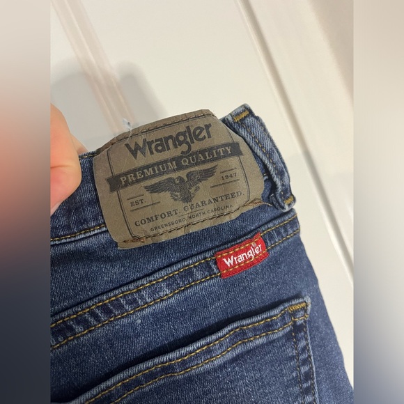 Wrangler Women’s Classic Straight Leg Dark Blue Wash Denim Jeans Sz 16 Regular - Picture 8 of 9